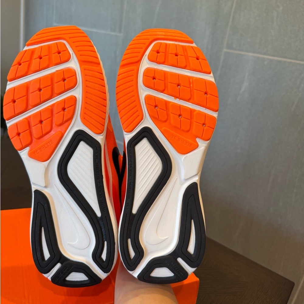 Men’s Nike Structure 26 - Picture 3 of 5